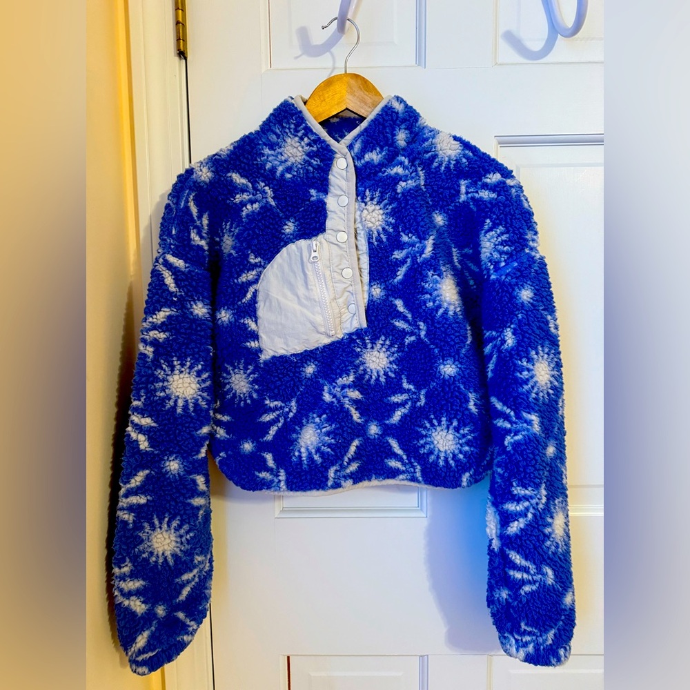 PAC Sun Royal blue  and White Sherpa 
Cropped jacket. Teens. Kids or adults